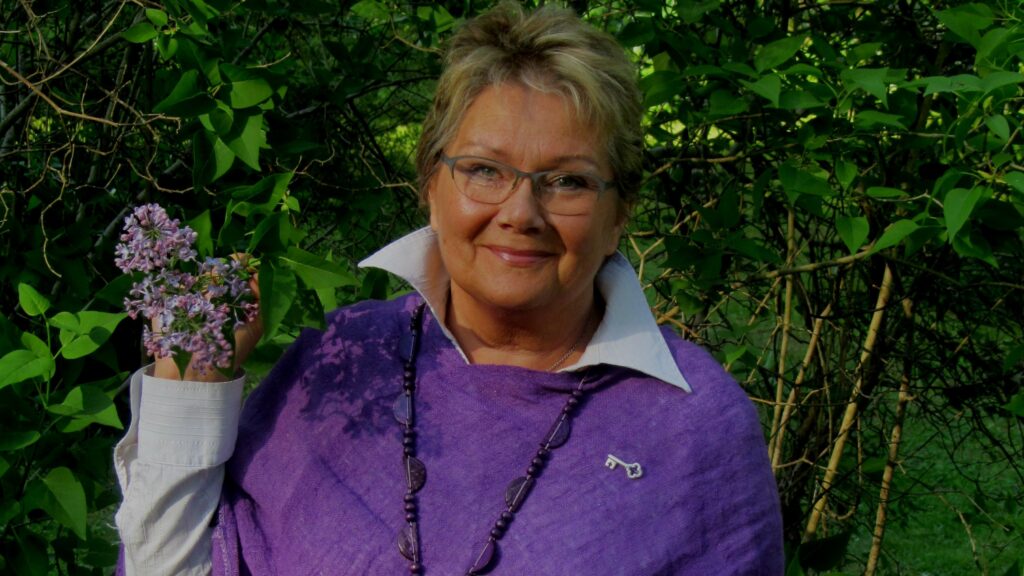 Merja_Laaksonen i syrenbersån (2)