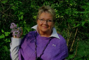 Merja_Laaksonen i syrenbersån (2)