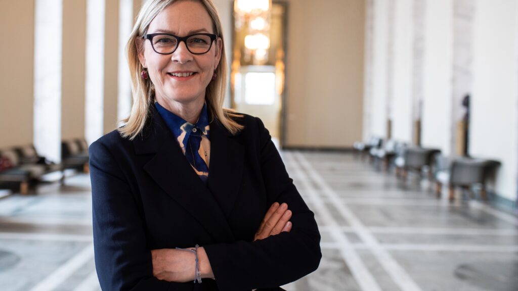 Eva Biaudet för Fanbäraren