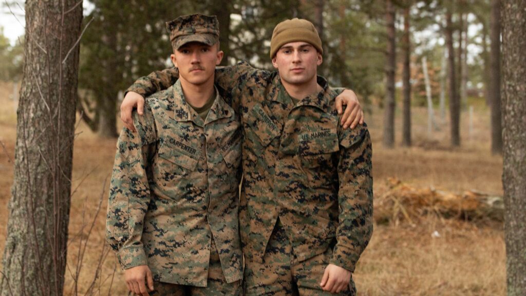 Christopher Carpenter och Ethan Cameron har gillat sin vistelse vid Nylands brigad. Foto: Jägare Lucas Jordi Lassenius