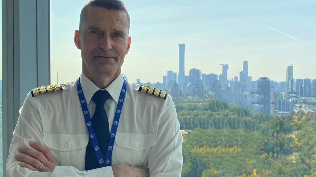 Pandemin och Rysslands krig har präglat Arvi Tavailas första tid i Kina Fanbäraren