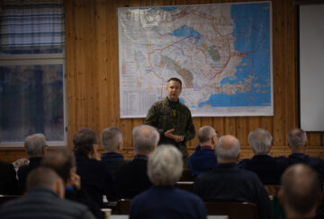 Under Gilledagen fick deltagarna bekanta sig med övningen SYD 2/22. Kommendör Sampsa Tamminen informerade först deltagarna om övningen.