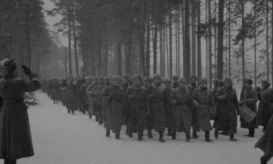 IR55_StabsK_Harparskog_6_12_1941_parad