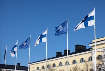 Flags_of_Finland_and_NATO